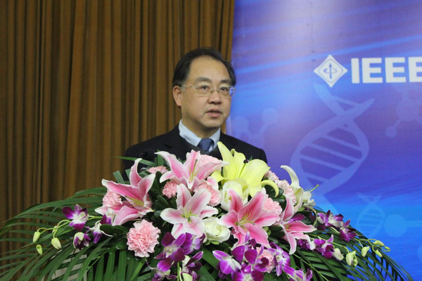 台湾av
江波副校长致欢迎辞