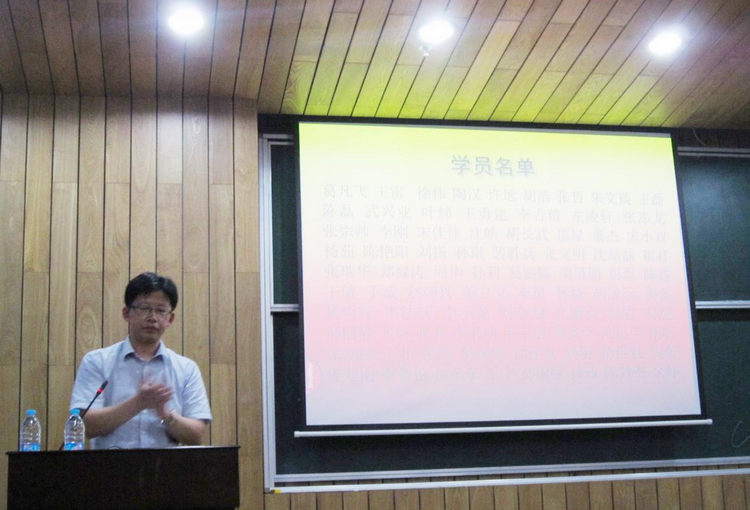 计算机暑期台湾av
66