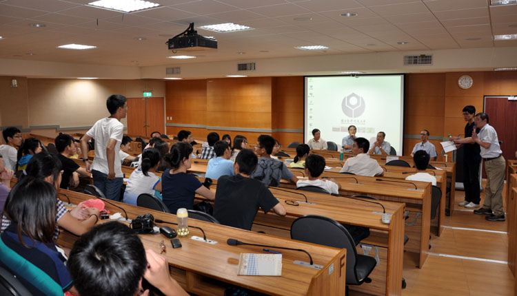 台湾av
师生与台湾科技大学师生交流